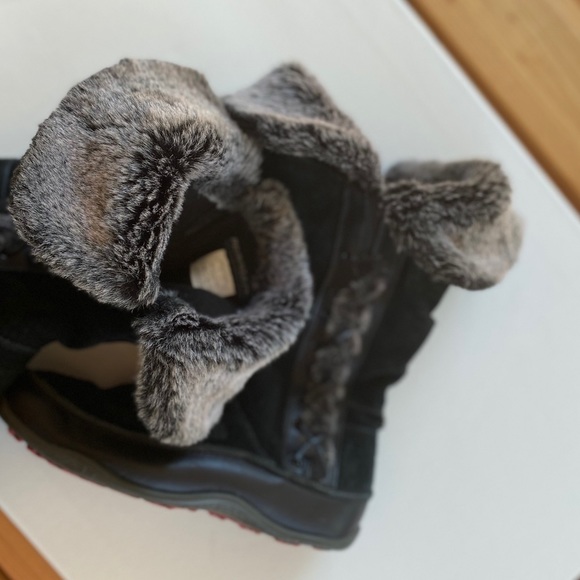 The North Face Black Suede Boot with Zip/Faux Fur - Picture 6 of 7